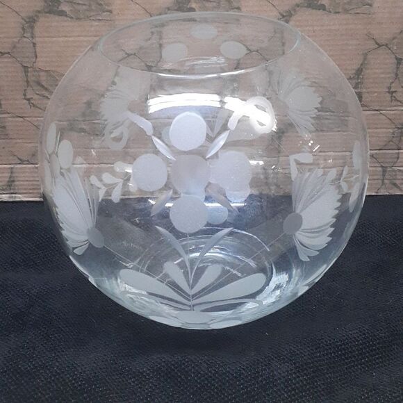 Gorgeous vintage etched flowers and leaves on globe style glass bowl. - Picture 1 of 5
